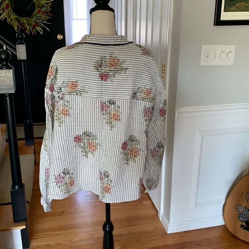 🌼ANTHROPOLOGIE PAJAMA TOP🌼 - Picture 3 of 5